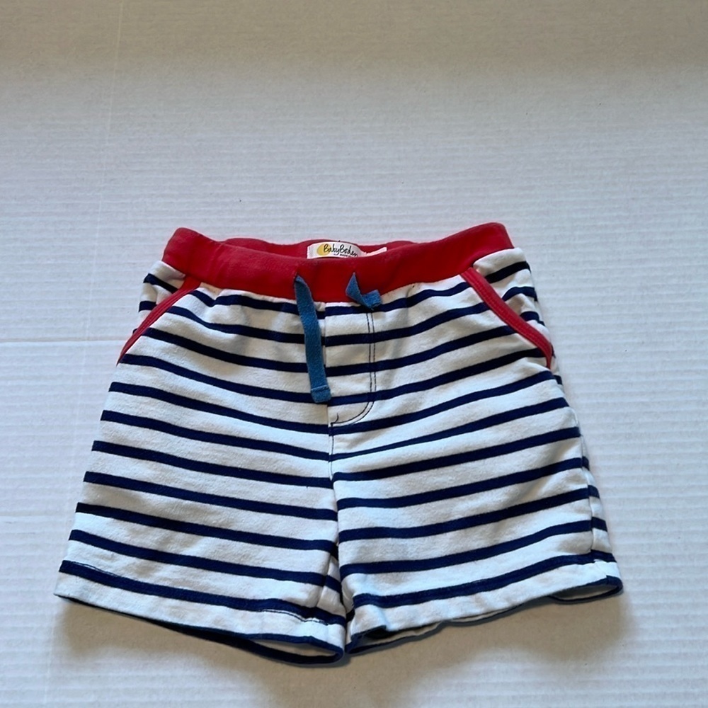 Baby Boden short size 18-24M